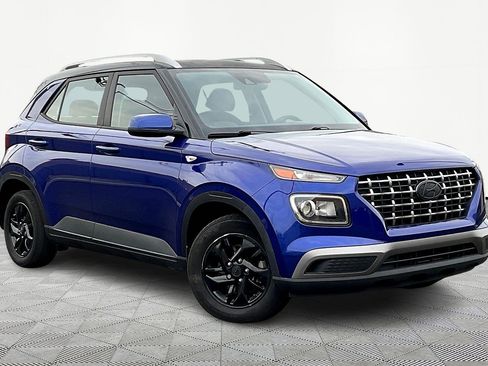 Used 2020 Hyundai Venue SEL image 3