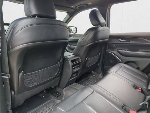 Used 2025 Jeep Grand Cherokee Limited 4xe image 18