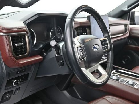Used 2024 Ford Expedition Limited image 15