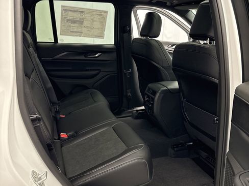 New 2025 Jeep Grand Cherokee Altitude AWD/4WD image 30