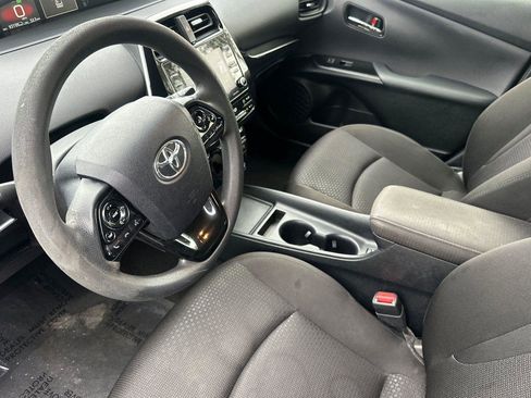 Used 2021 Toyota Prius LE image 10