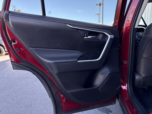 Used 2022 Toyota RAV4 XLE Premium image 23