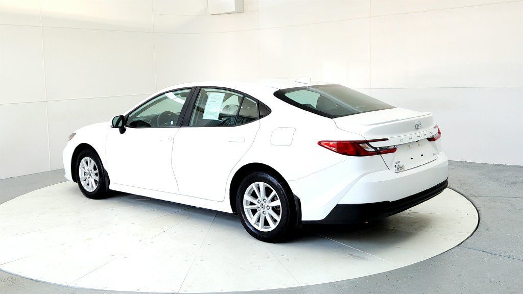 Used 2025 Toyota Camry LE AWD/4WD image 4