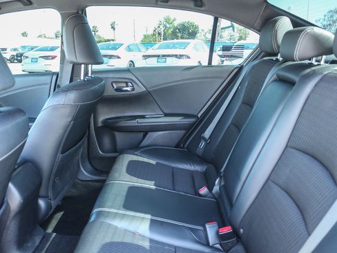 Used 2017 Honda Accord Sport image 20
