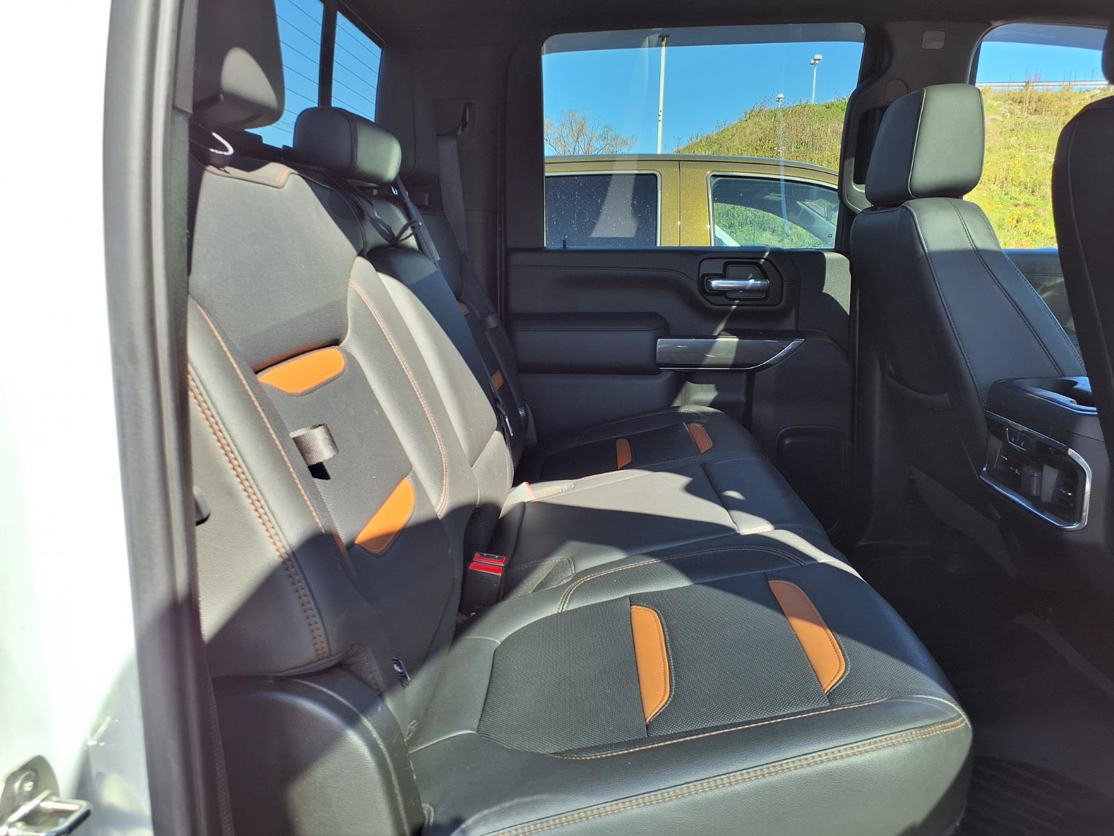 Used 2020 GMC Sierra 2500 AT4 w/ AT4 Premium Package AWD/4WD image 9