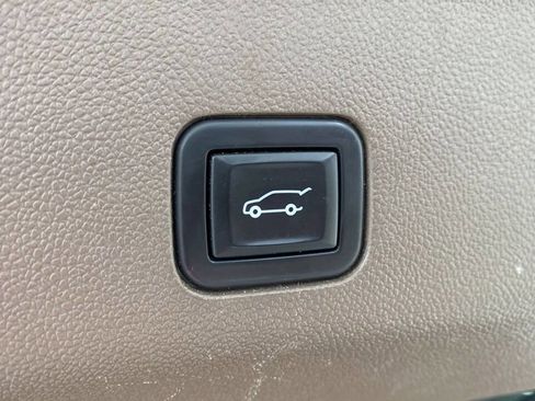 Used 2021 GMC Yukon XL Denali w/ Denali Premium Package image 35