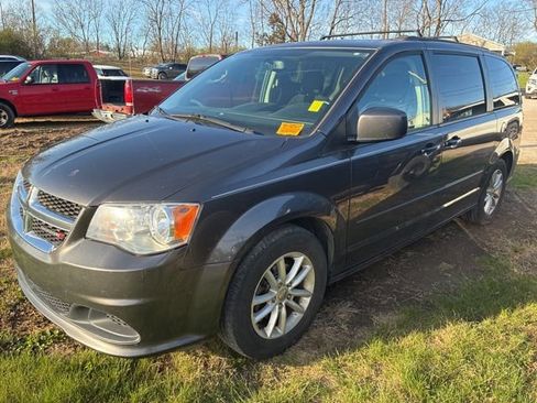 Used 2016 Dodge Grand Caravan SXT w/ UConnect Hands-Free Group image 3