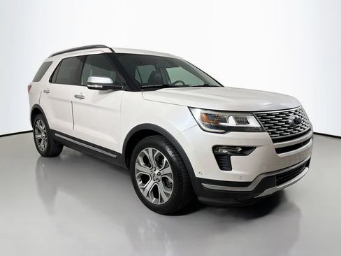 Used 2018 Ford Explorer Platinum AWD/4WD image 3
