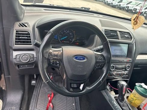 Used 2018 Ford Explorer XLT w/ Equipment Group 202A AWD/4WD image 4