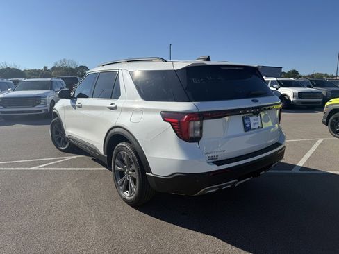 New 2026 Ford Explorer Active w/ Active Comfort Package image 8