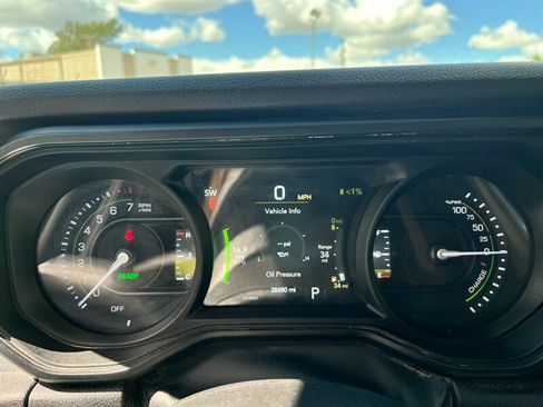 Used 2024 Jeep Wrangler Unlimited image 28