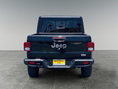 Used 2023 Jeep Gladiator Overland AWD/4WD image 4