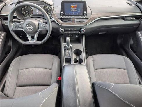 Used 2025 Nissan Altima 2.5 SV FWD image 16