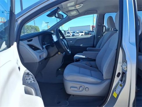 Used 2020 Toyota Sienna LE image 13