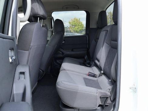 Certified 2025 Nissan Frontier SV image 9