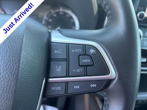 Used 2024 Toyota Highlander LE AWD/4WD image 18