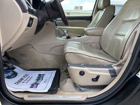 Used 2018 Jeep Grand Cherokee Overland AWD/4WD image 14