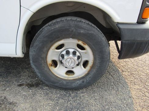 Used 2015 Chevrolet Express 2500 RWD image 10