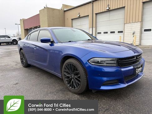 Used 2020 Dodge Charger SXT image 1