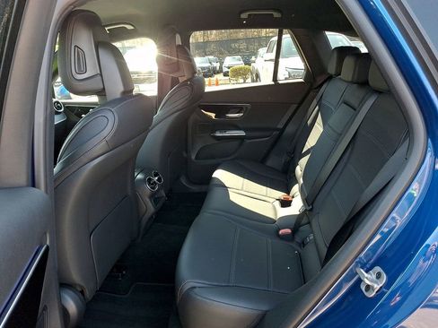 Used 2025 Mercedes-Benz GLC 300 4MATIC image 11