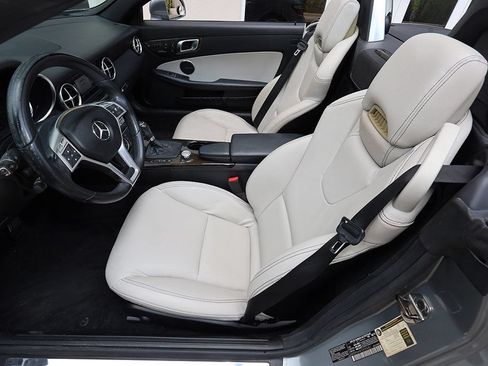Used 2013 Mercedes-Benz SLK 250 image 30