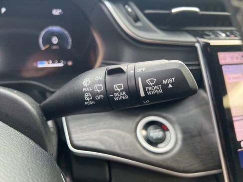 Used 2023 Jeep Grand Cherokee Limited w/ Luxury Tech Group II image 23