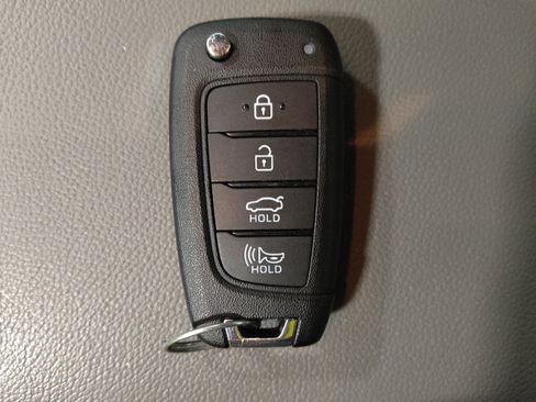 Used 2025 Hyundai Elantra SE FWD image 32