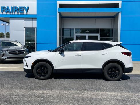 Used 2024 Chevrolet Blazer LT w/ Midnight/Sport Edition FWD image 2