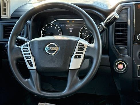 Used 2022 Nissan Titan SV image 13