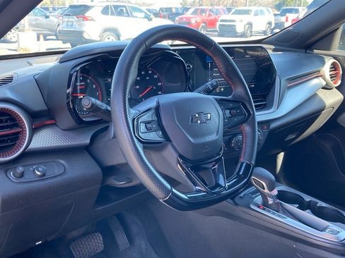 Used 2025 Chevrolet Trax RS w/ Sunroof Package image 9