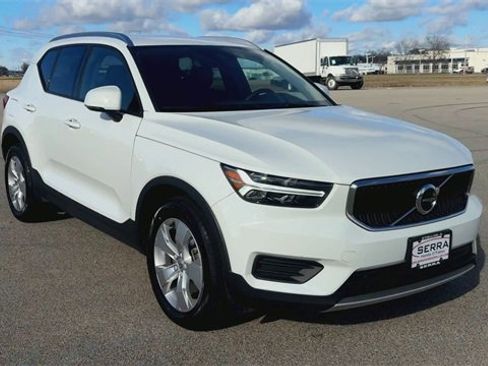 Used 2020 Volvo XC40 T5 Momentum image 3