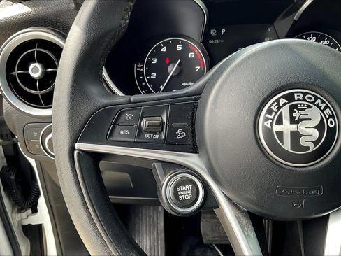 Used 2018 Alfa Romeo Stelvio AWD image 18