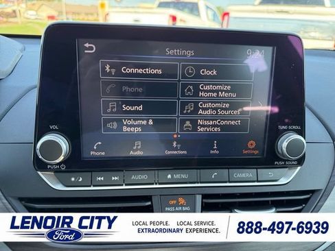 Used 2025 Nissan Altima 2.5 SV FWD image 25