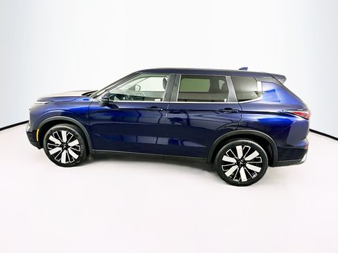 Used 2025 Mitsubishi Outlander SE FWD image 4