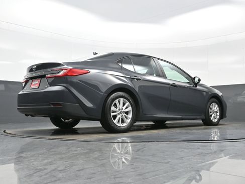 Used 2025 Toyota Camry LE image 30