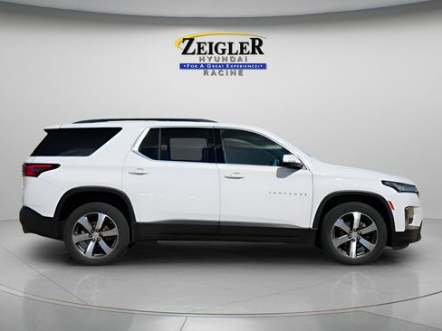 Used 2023 Chevrolet Traverse LT w/ LT Premium Package AWD/4WD image 7