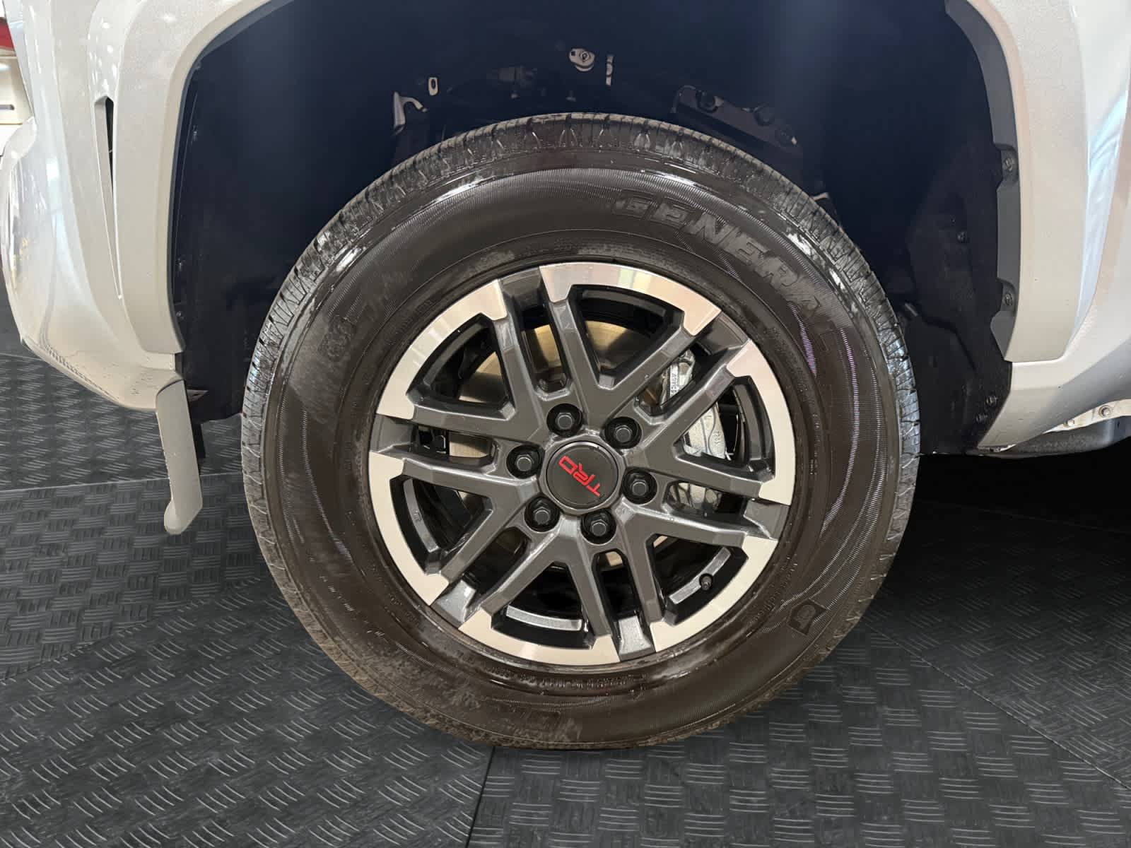 Used 2025 Toyota Tacoma TRD Sport AWD/4WD image 15
