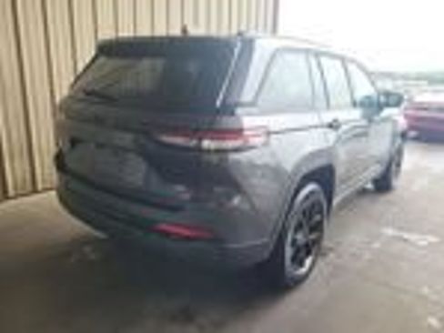 Used 2024 Jeep Grand Cherokee Altitude AWD/4WD image 4