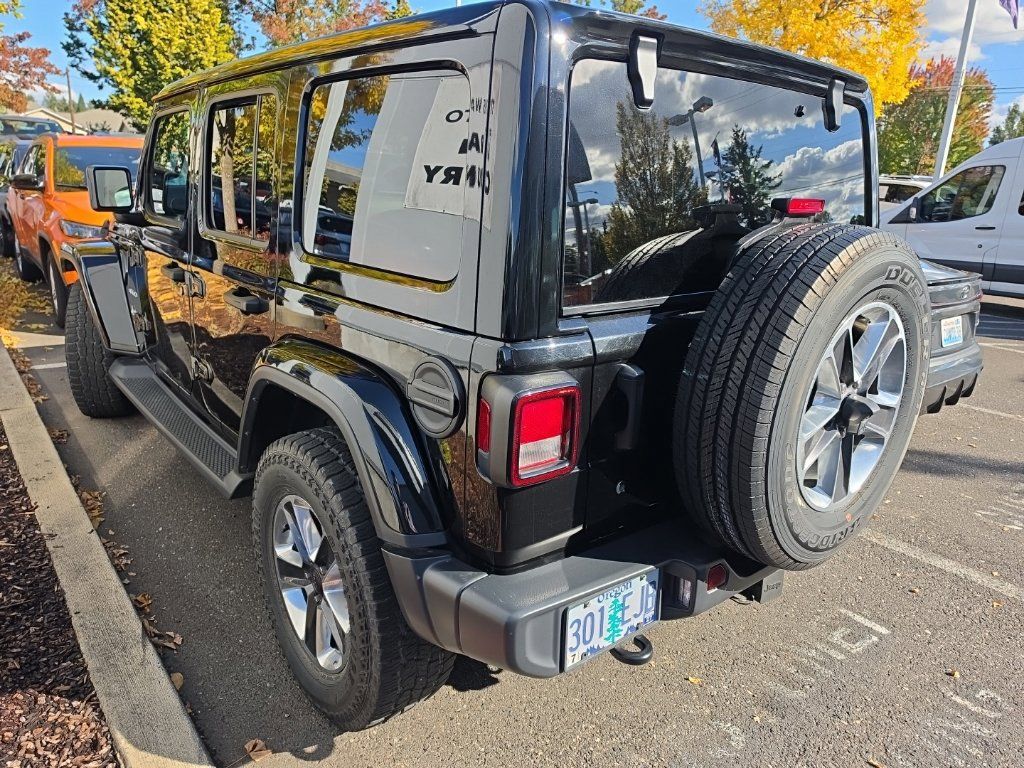 Used 2018 Jeep Wrangler Unlimited Sahara AWD/4WD image 3