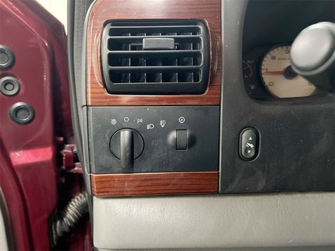 Used 2005 Ford F250 Lariat image 16