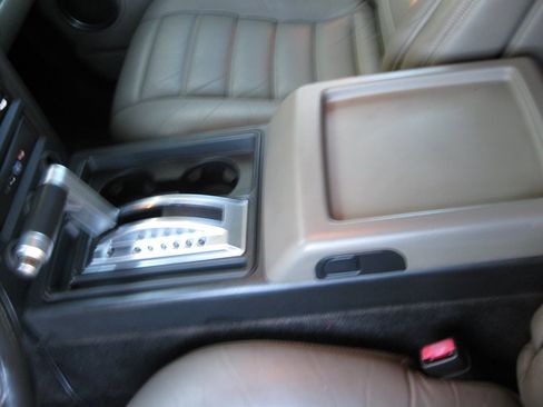 Used 2005 HUMMER H2 w/ Preferred Equipment Group image 28