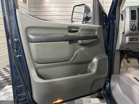 Used 2019 Nissan NV 3500 SL image 33