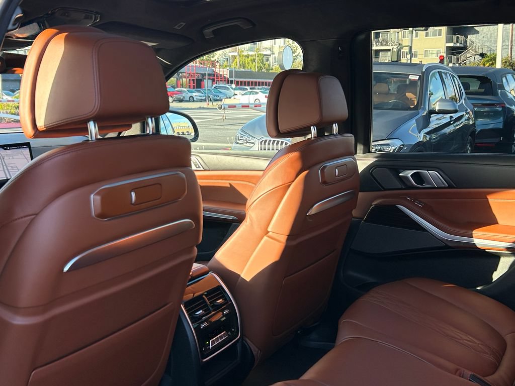 Used 2024 BMW X7 M60i w/ Climate Comfort Package AWD/4WD image 31