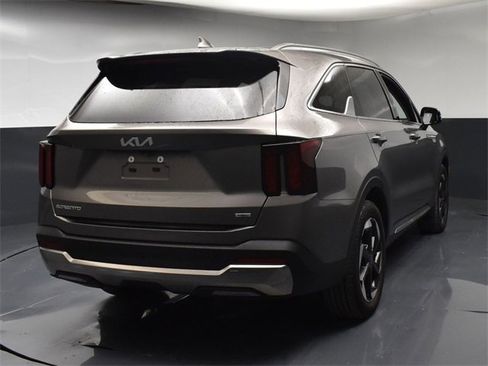 Certified 2025 Kia Sorento EX image 7