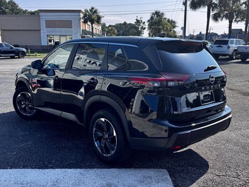 Used 2025 Nissan Rogue SV FWD image 5