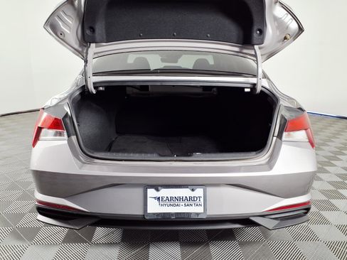 Certified 2023 Hyundai Elantra SE image 8
