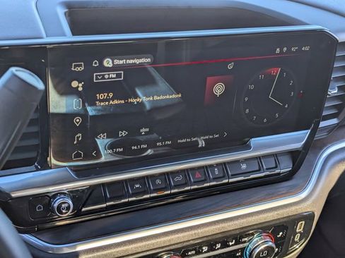 Used 2025 GMC Sierra 1500 SLT image 26