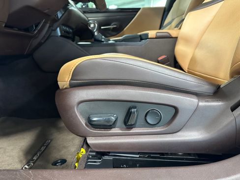 Used 2020 Lexus ES 300h w/ Premium Package FWD image 12
