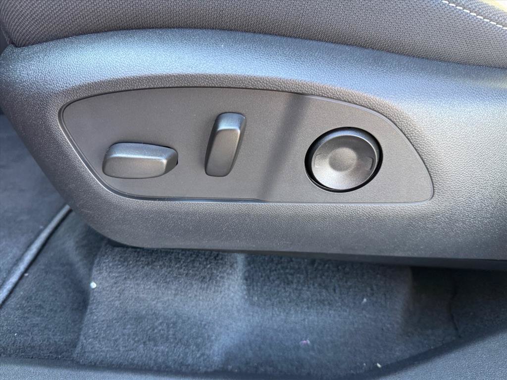Used 2027 Chevrolet Traverse LT FWD image 16
