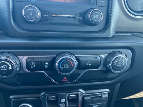 Used 2021 Jeep Wrangler Unlimited Sport AWD/4WD image 25